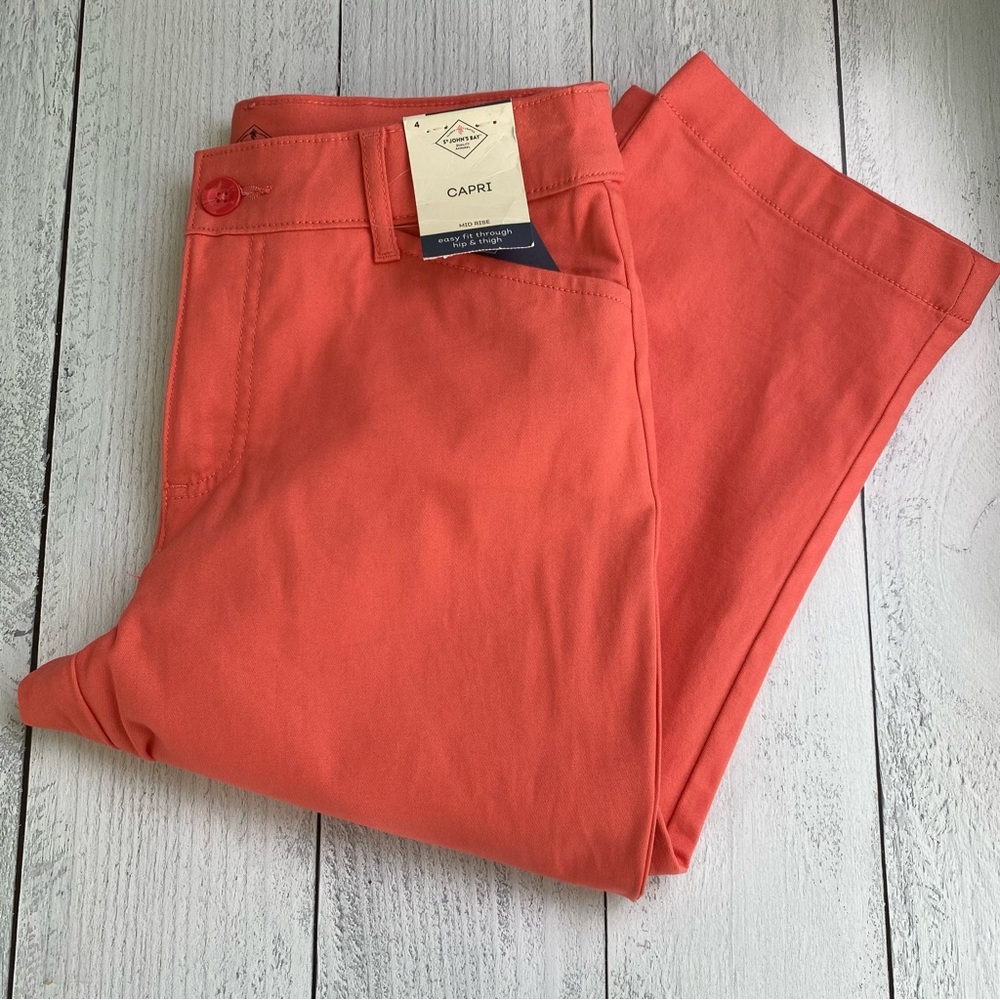 St John’s Bay Midrise Capri - Coral - Size 4 - NWT